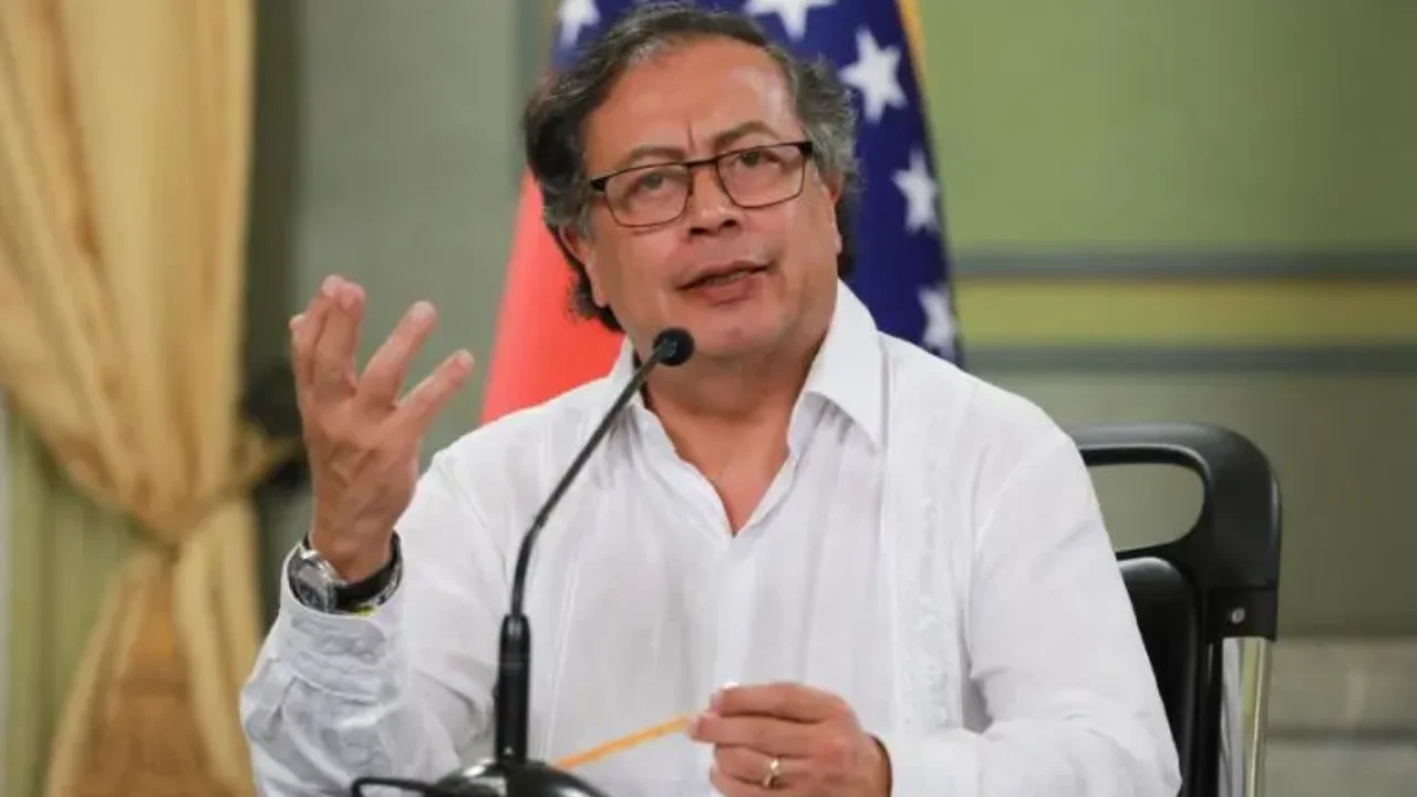 Petro dice que le envió mensaje a Trump por despliegue naval en el Caribe