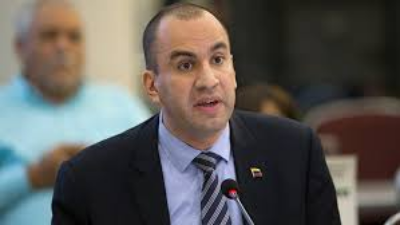 Parlamento venezolano designa a Larry Devoe como Fiscal General encargado de la República