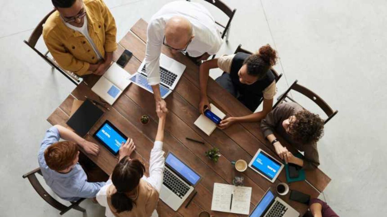 Estudio revela que trabajar cuatro días reduce el estrés y mantiene niveles de productividad