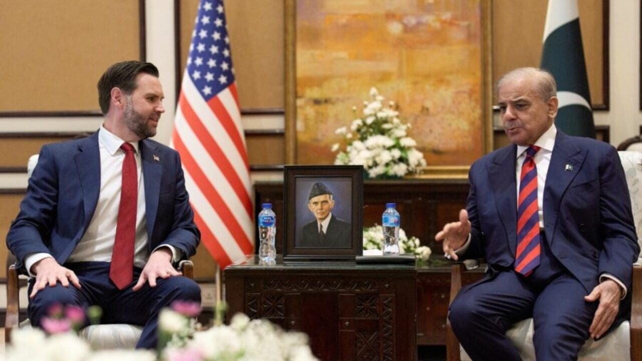 ¿Hacia el fin de 47 años de hostilidad?: Irán y EE. UU. sellan con «optimismo» su primer cara a cara histórico