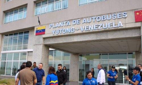 ¡Rodarán de nuevo!: Jacqueline Faría interviene Planta Yutong para reactivar el transporte masivo en toda Venezuela