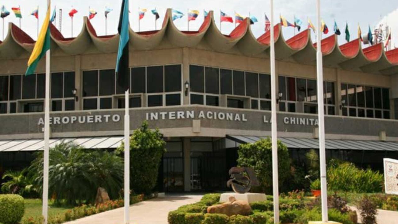 Pay mover rompe trompa de avión en Aeropuerto La Chinita en Maracaibo