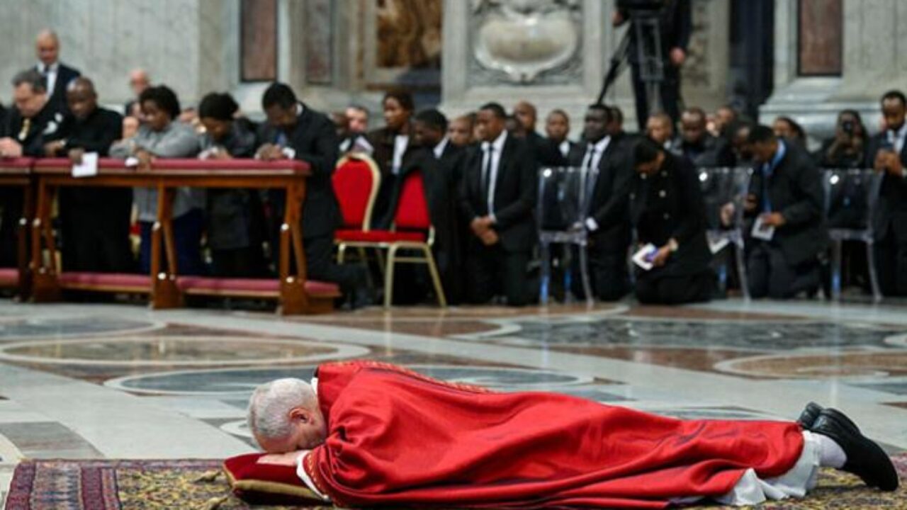 El Papa León XIV sobrecoge al Vaticano: La impactante imagen de humildad que el mundo no veía desde hace años»
