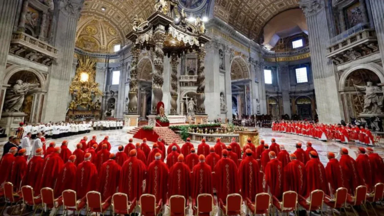 Previo al cónclave: Cardenales se reunirán dos veces el lunes