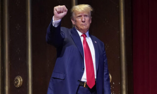 Trump defiende pacto con Irán: «Evita una catástrofe económica»