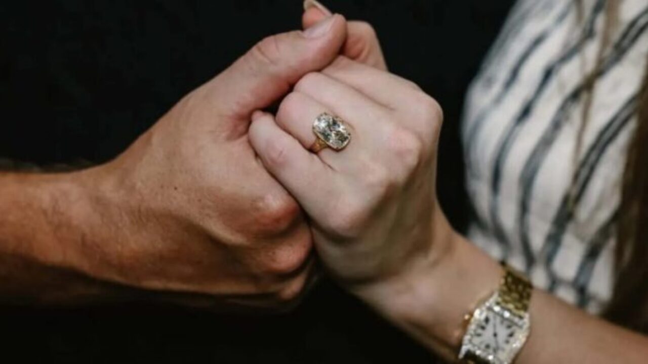Anillo de compromiso de Taylor Swift es un antiguo diamante diseñado por Travis Kelce
