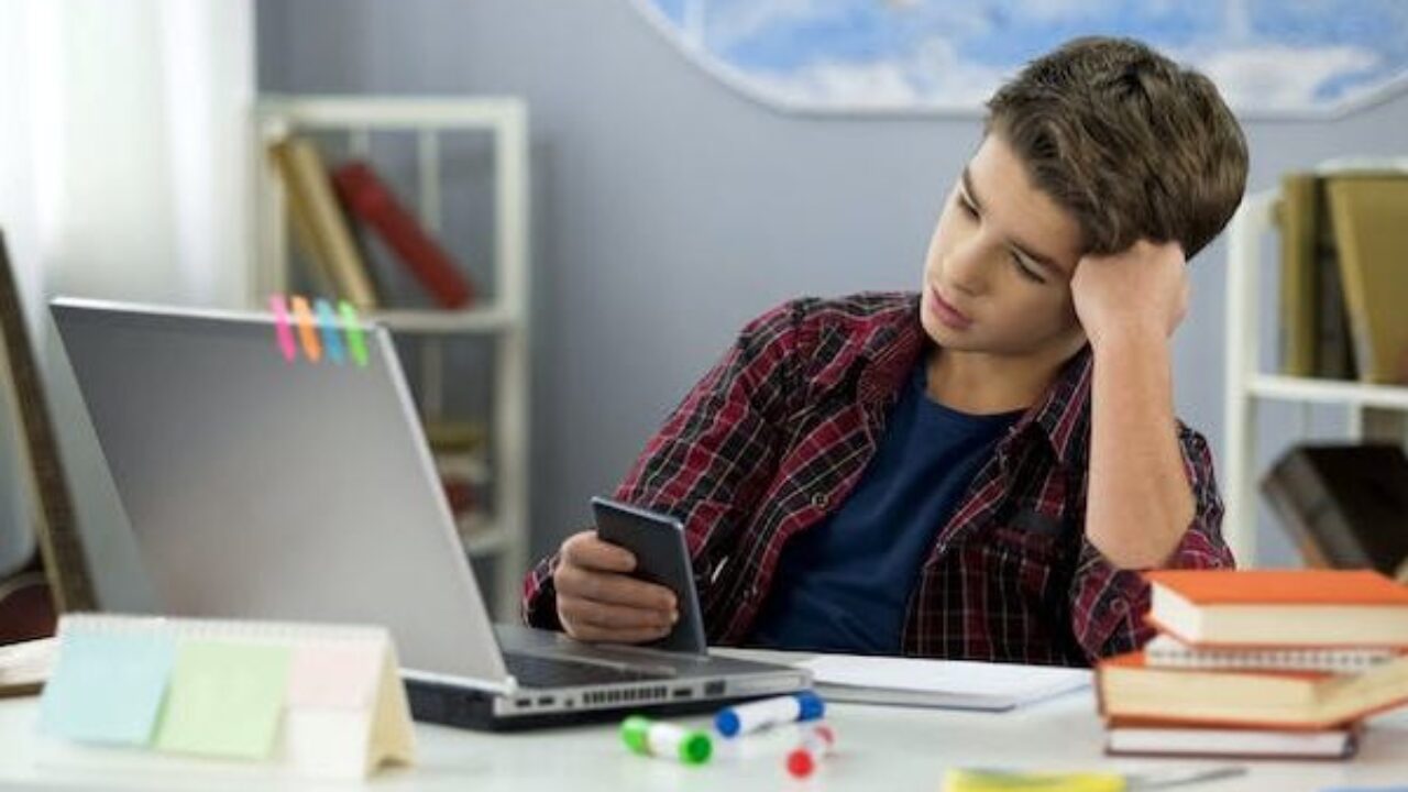 Razones para retrasar el uso del móvil en los niños: la pérdida de la atención