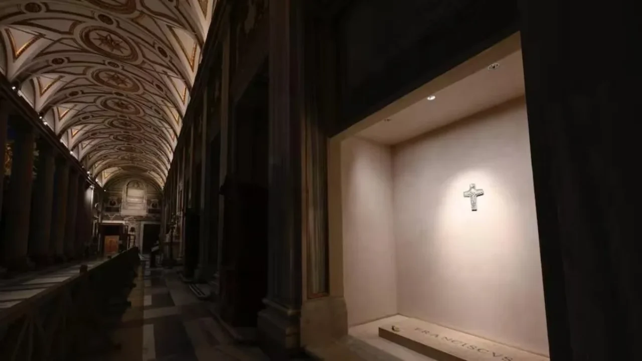 Revelan las primeras imágenes de la tumba del Papa Francisco tras el funeral(+Video)